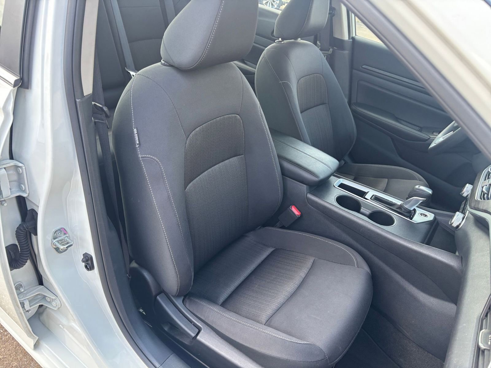 Used 2025 Nissan Altima 2.5 SV FWD image 36
