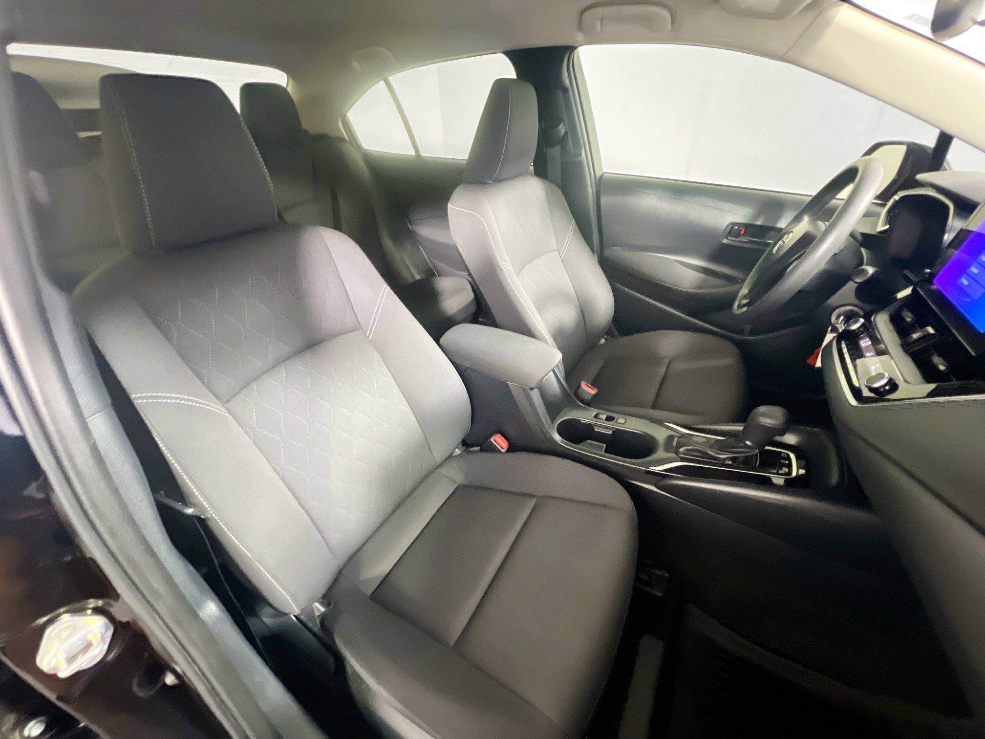 Used 2024 Toyota Corolla LE image 30