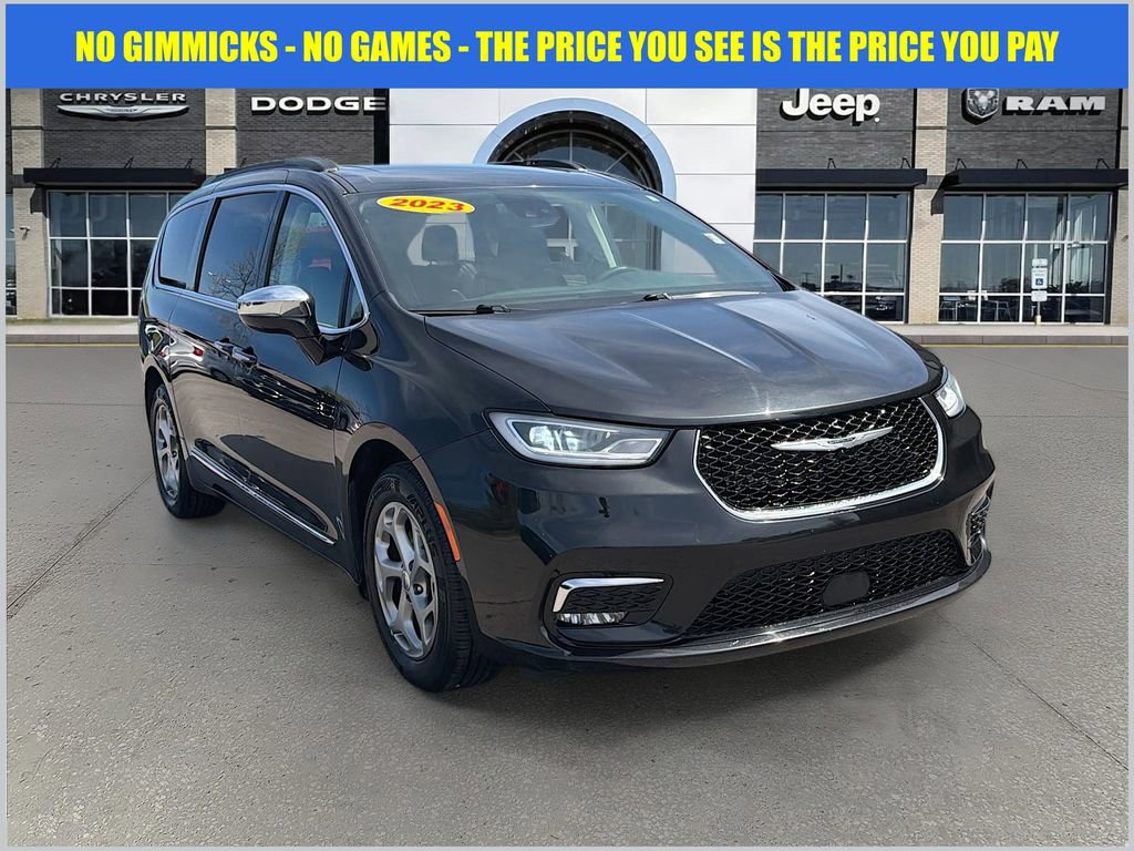 Used 2023 Chrysler Pacifica Limited image 1