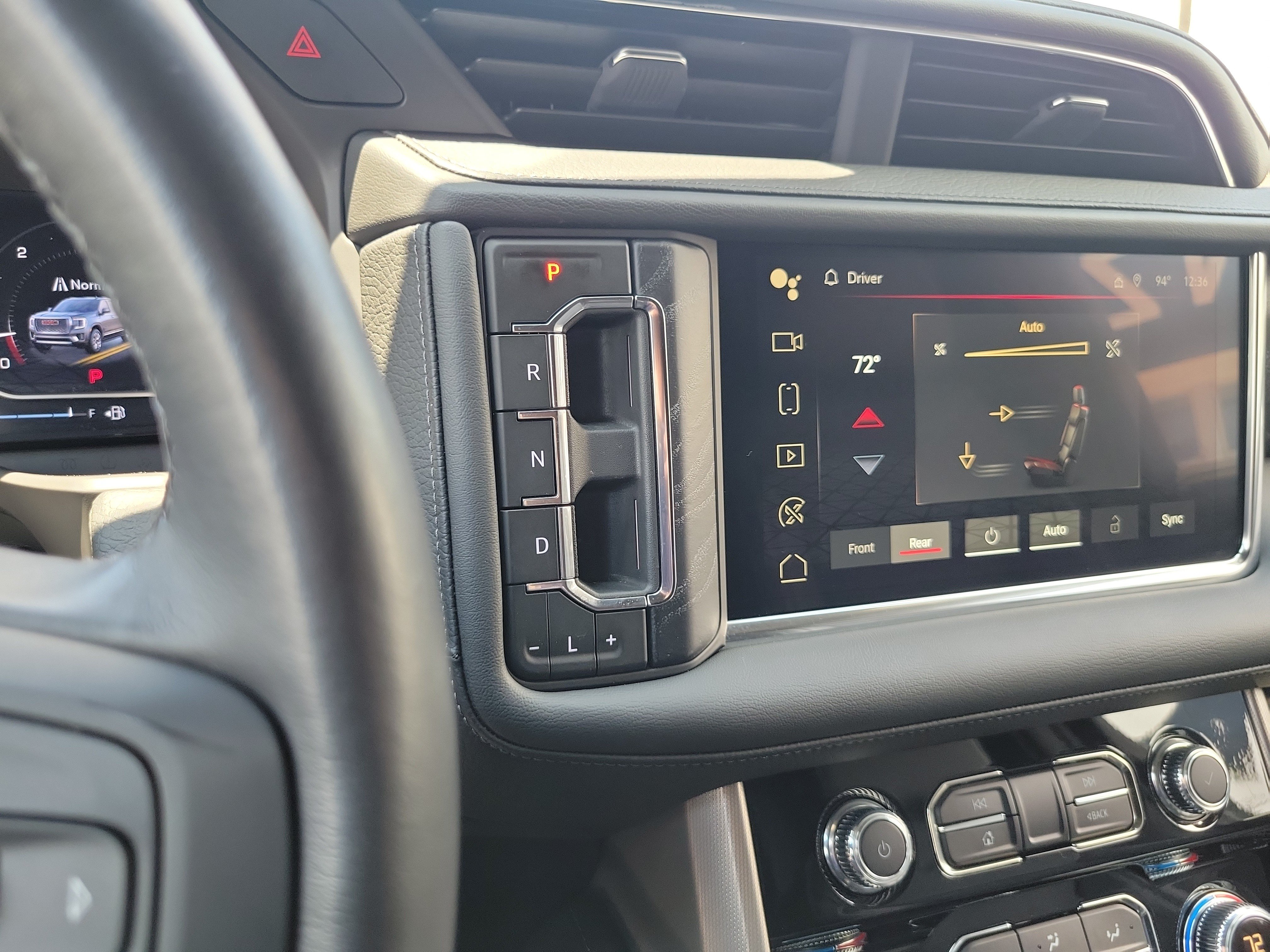 Used 2024 GMC Yukon XL Denali w/ Advanced Technology Package AWD/4WD image 24