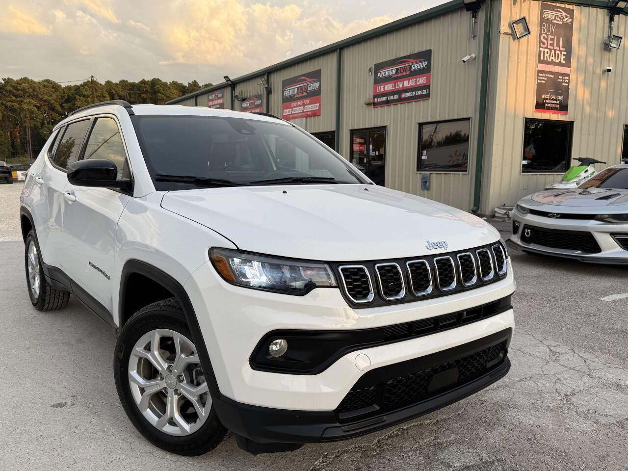 Used 2024 Jeep Compass Latitude image 1