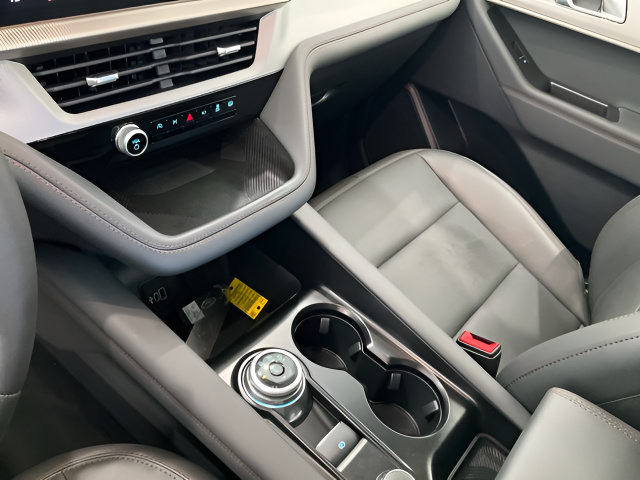 Used 2026 Ford Explorer Active w/ Active Comfort Package RWD image 16