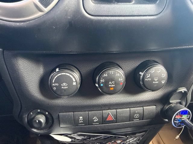 Used 2017 Jeep Wrangler Unlimited Sahara w/ Connectivity Group AWD/4WD image 13