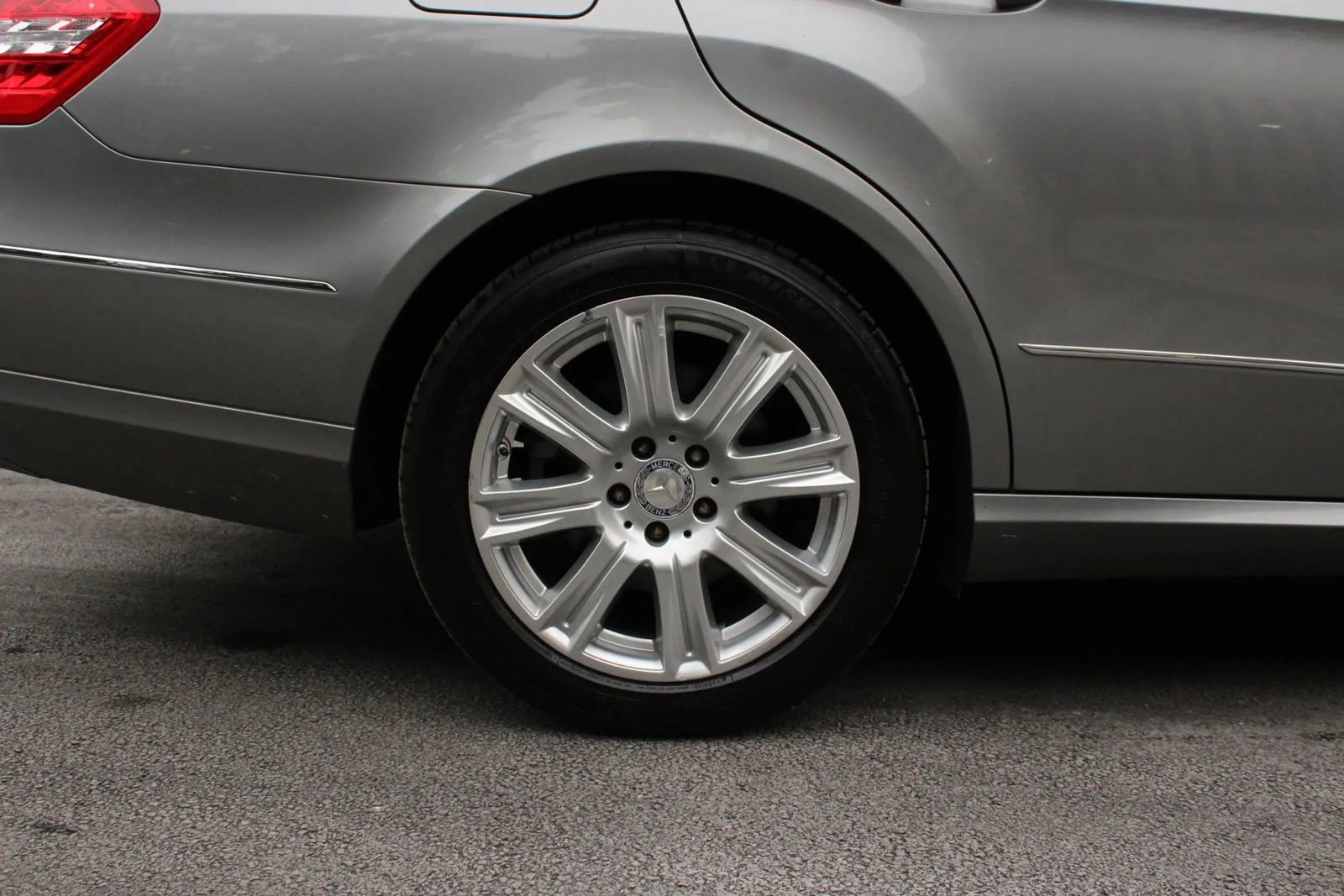 Used 2012 Mercedes-Benz E 350 4MATIC Sedan image 5