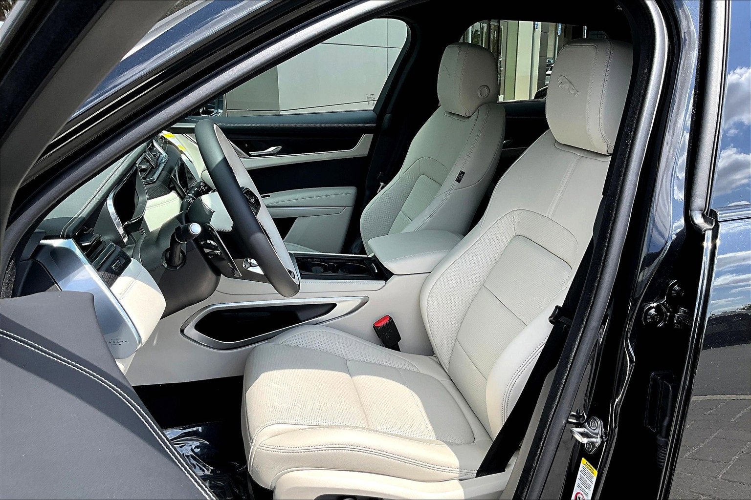 New 2026 Jaguar F-PACE R-Dynamic S image 9