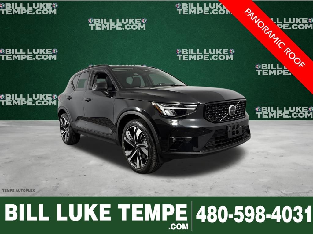 Used 2025 Volvo XC40 B5 Plus image 1