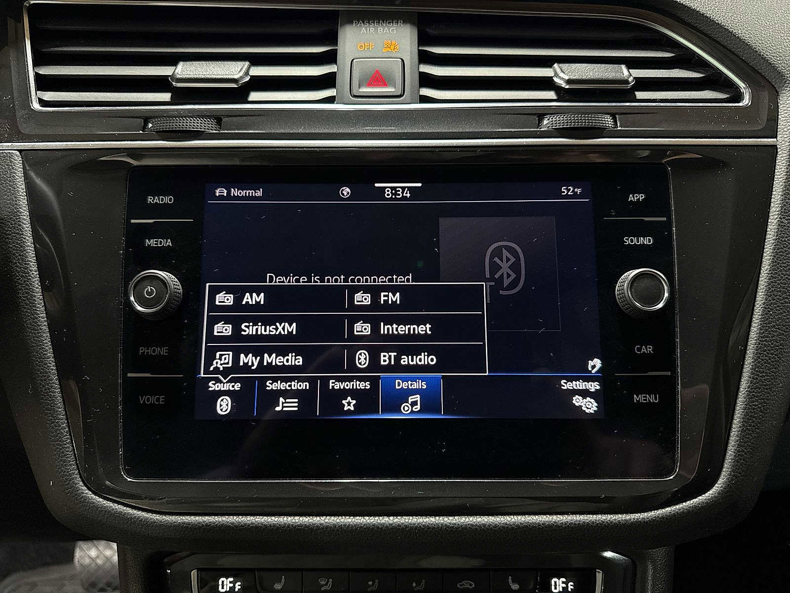 Used 2021 Volkswagen Tiguan SE w/ Panoramic Sunroof Package image 21