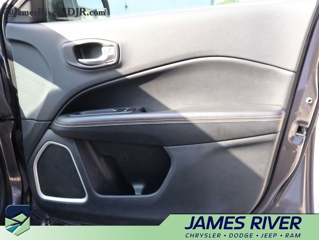 Used 2019 Jeep Compass Latitude w/ Cold Weather Group image 11