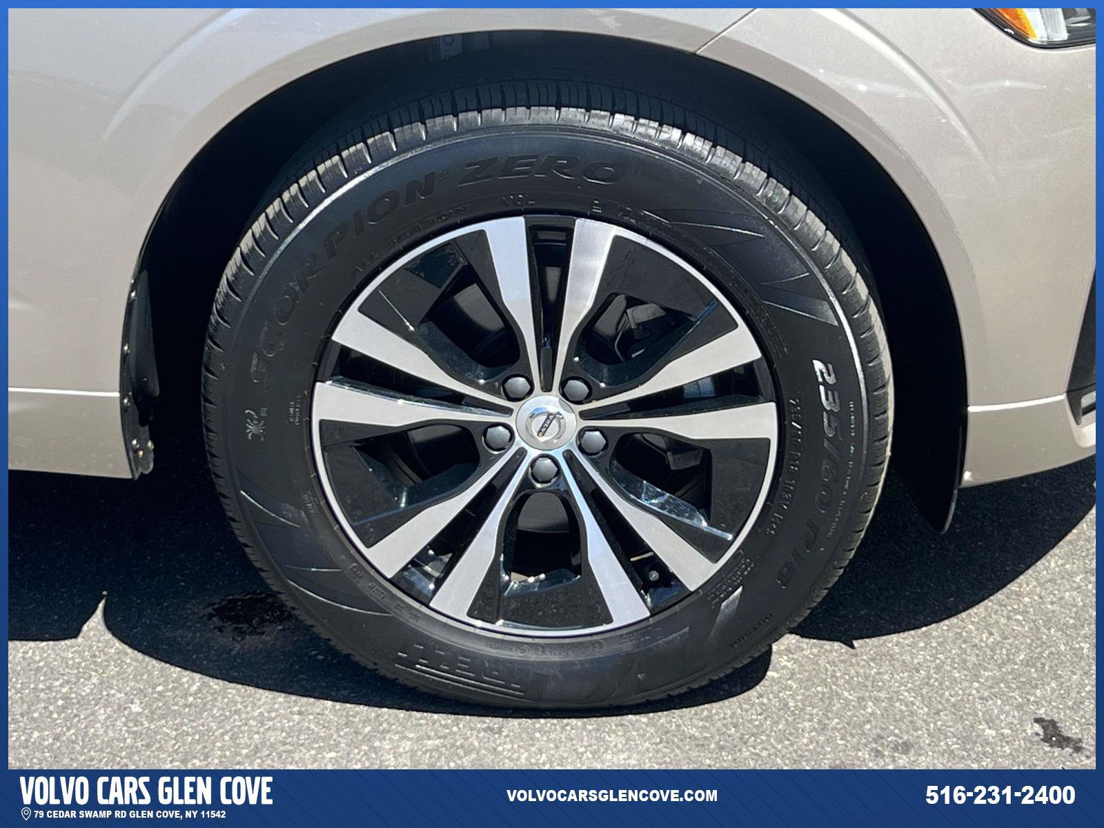 Used 2024 Volvo XC60 B5 Core w/ Protection Package Premier AWD/4WD image 7