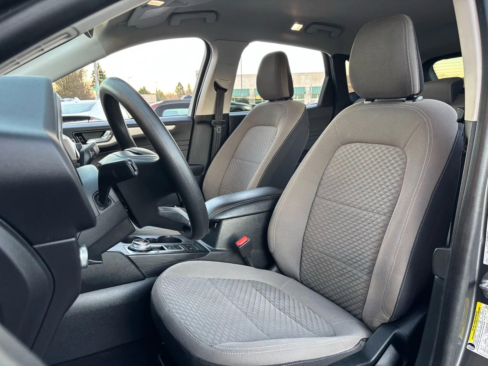 Used 2021 Ford Escape SE image 18