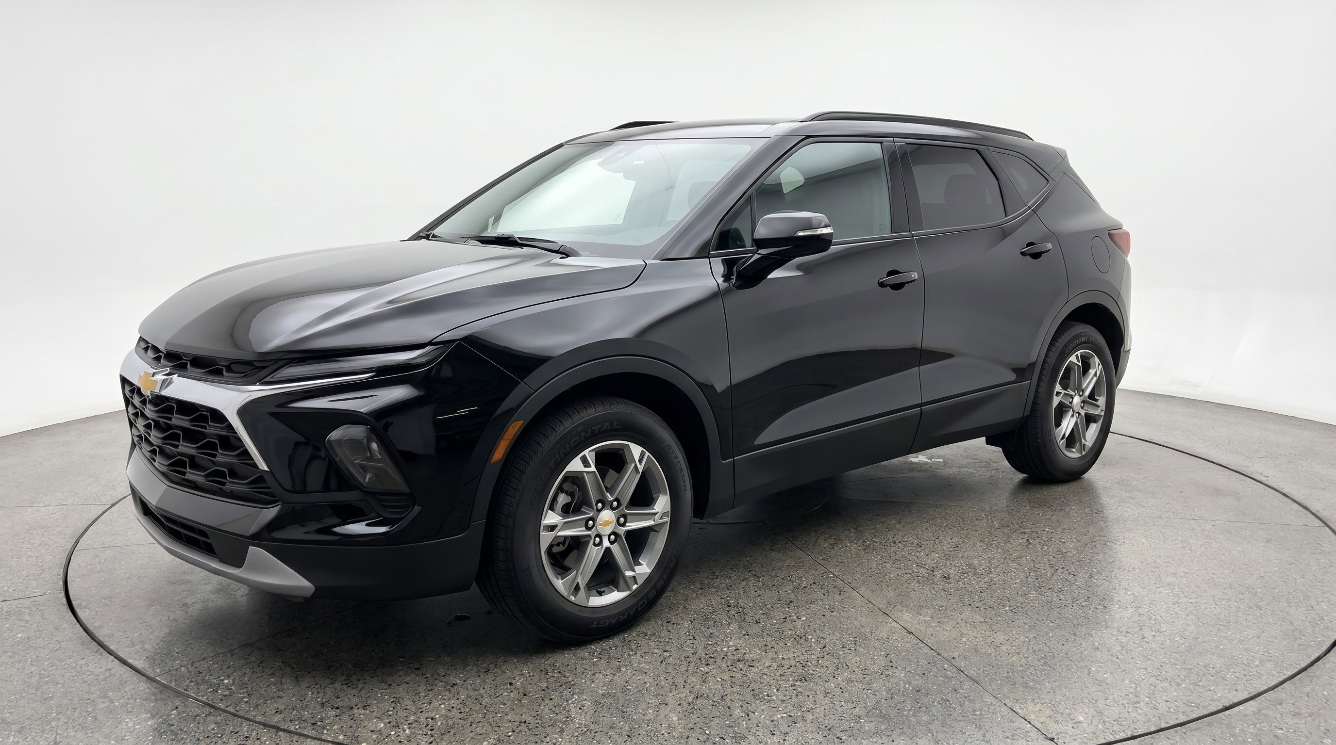 Used 2025 Chevrolet Blazer LT FWD image 3