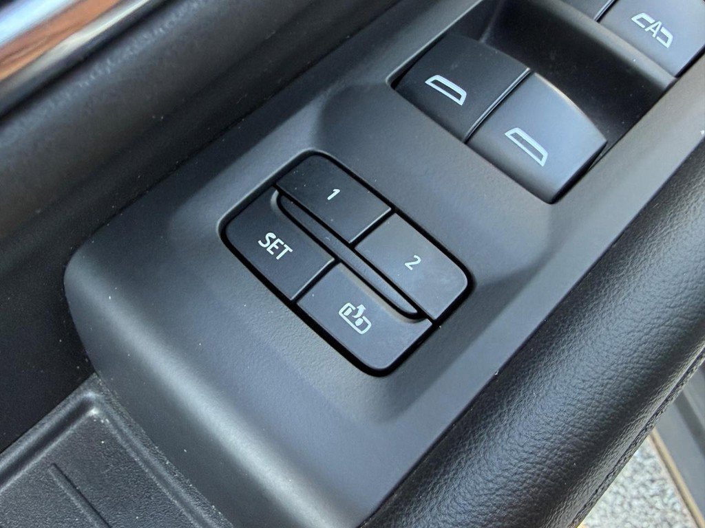 Used 2024 GMC Yukon XL SLT image 19