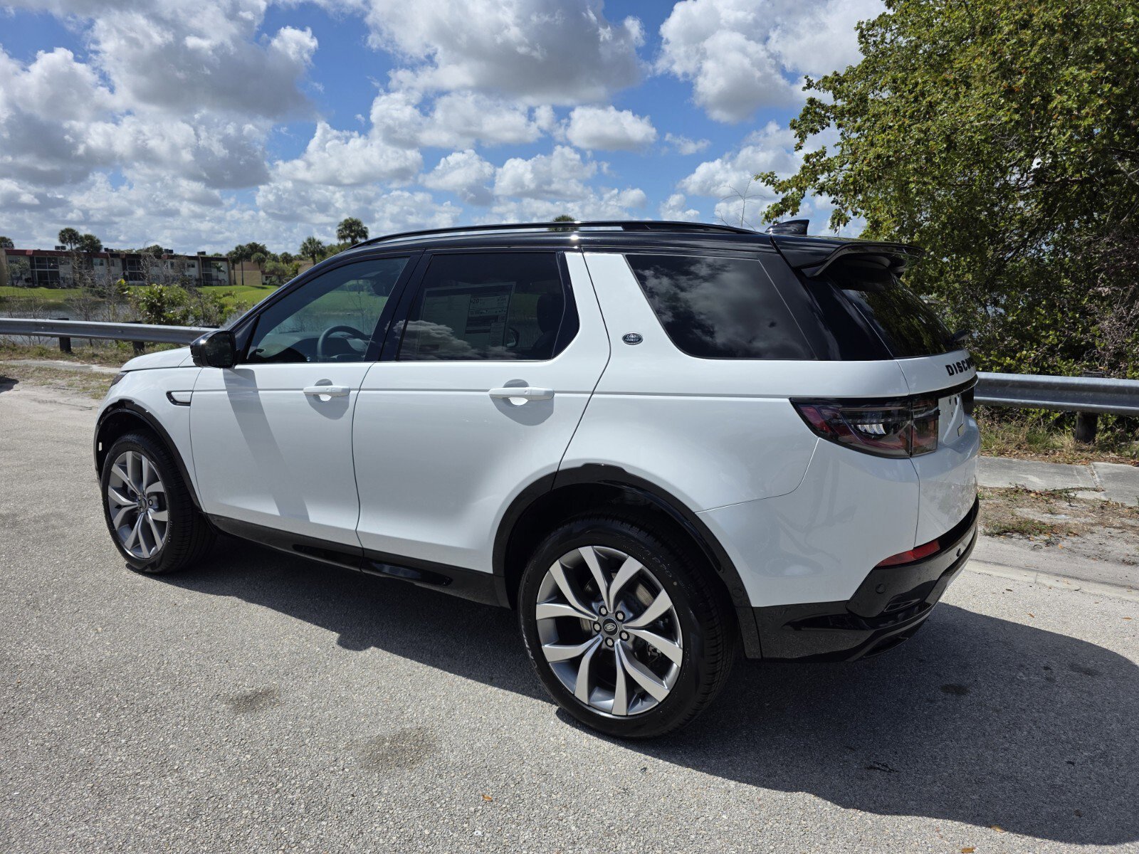 New 2026 Land Rover Discovery Sport Landmark image 2
