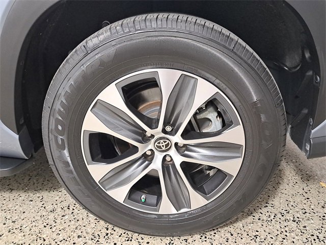 Used 2023 Toyota Highlander XLE image 6