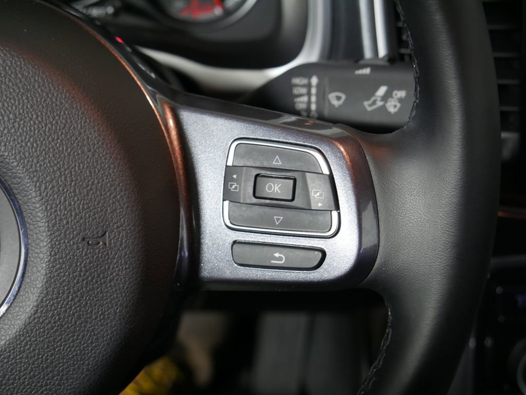 Used 2019 Volkswagen Beetle 2.0T SE image 10