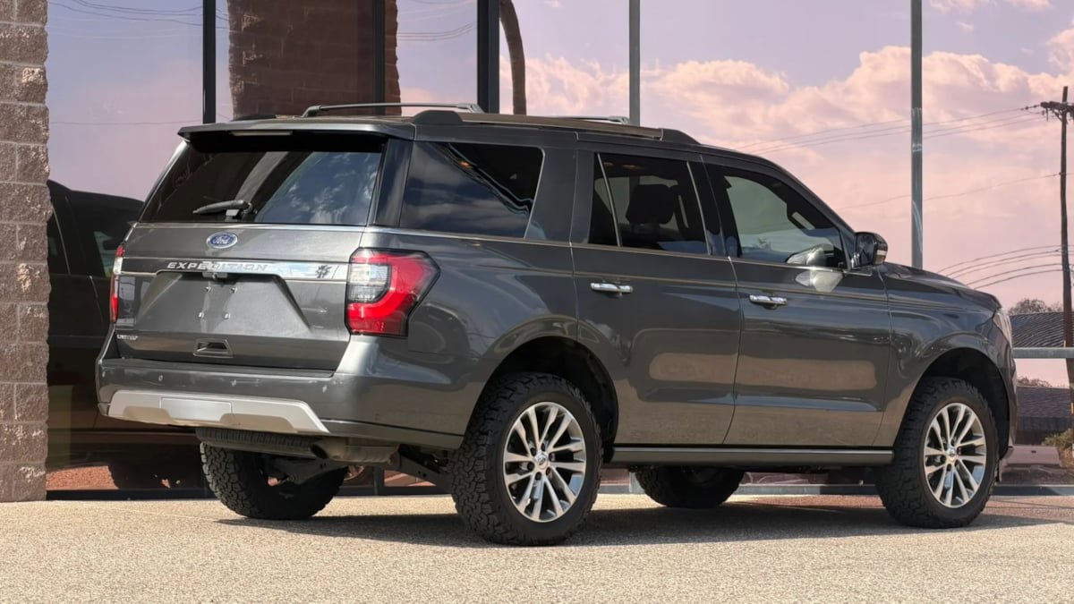 Used 2018 Ford Expedition Limited w/ Equipment Group 301A AWD/4WD image 15