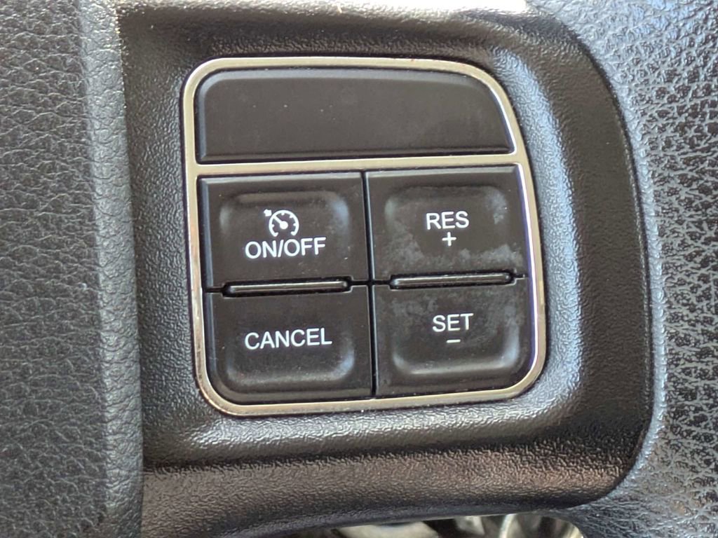 Used 2018 Dodge Grand Caravan SE w/ UConnect Hands-Free Group image 27