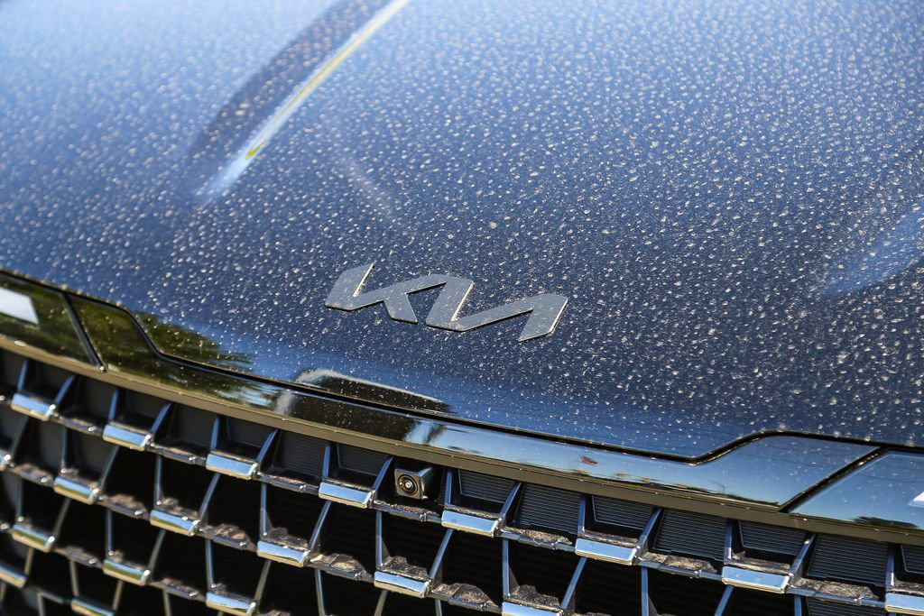 Certified 2026 Kia Carnival SX w/ SX Dark Edition Package FWD image 6