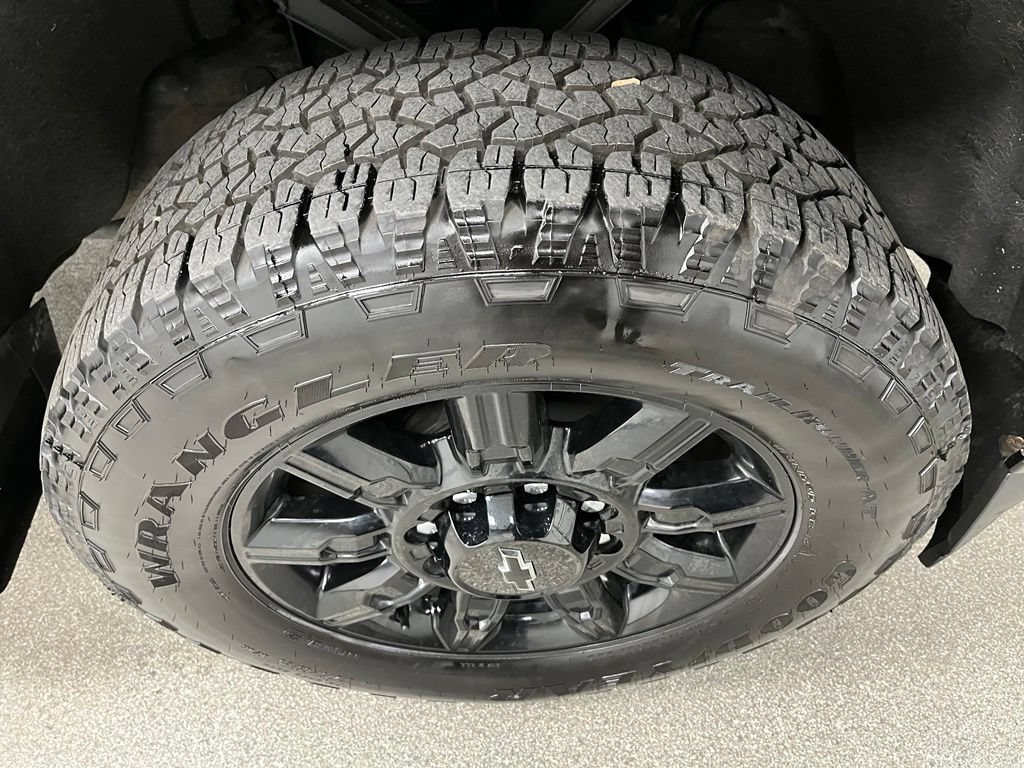 Used 2015 Chevrolet Silverado 2500 High Country w/ Duramax Plus Package AWD/4WD image 18