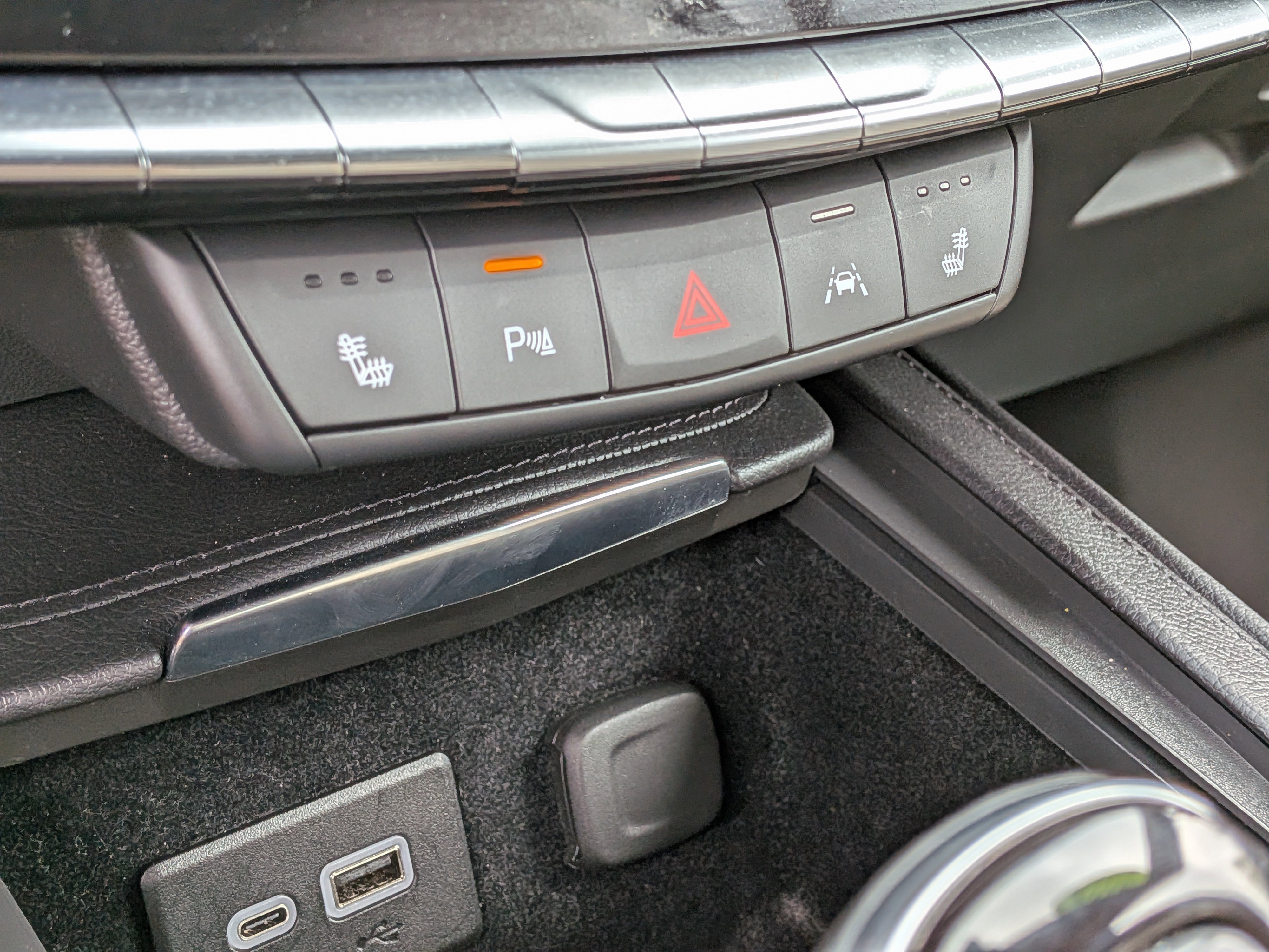 Used 2024 Cadillac XT4 Premium Luxury w/ Cold Weather Package FWD image 32