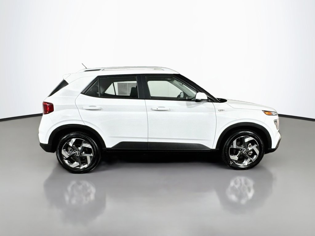 Used 2025 Hyundai Venue SEL FWD image 9
