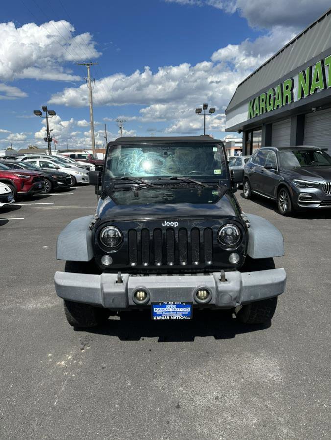 Used 2015 Jeep Wrangler Unlimited Rubicon w/ Connectivity Group AWD/4WD image 3