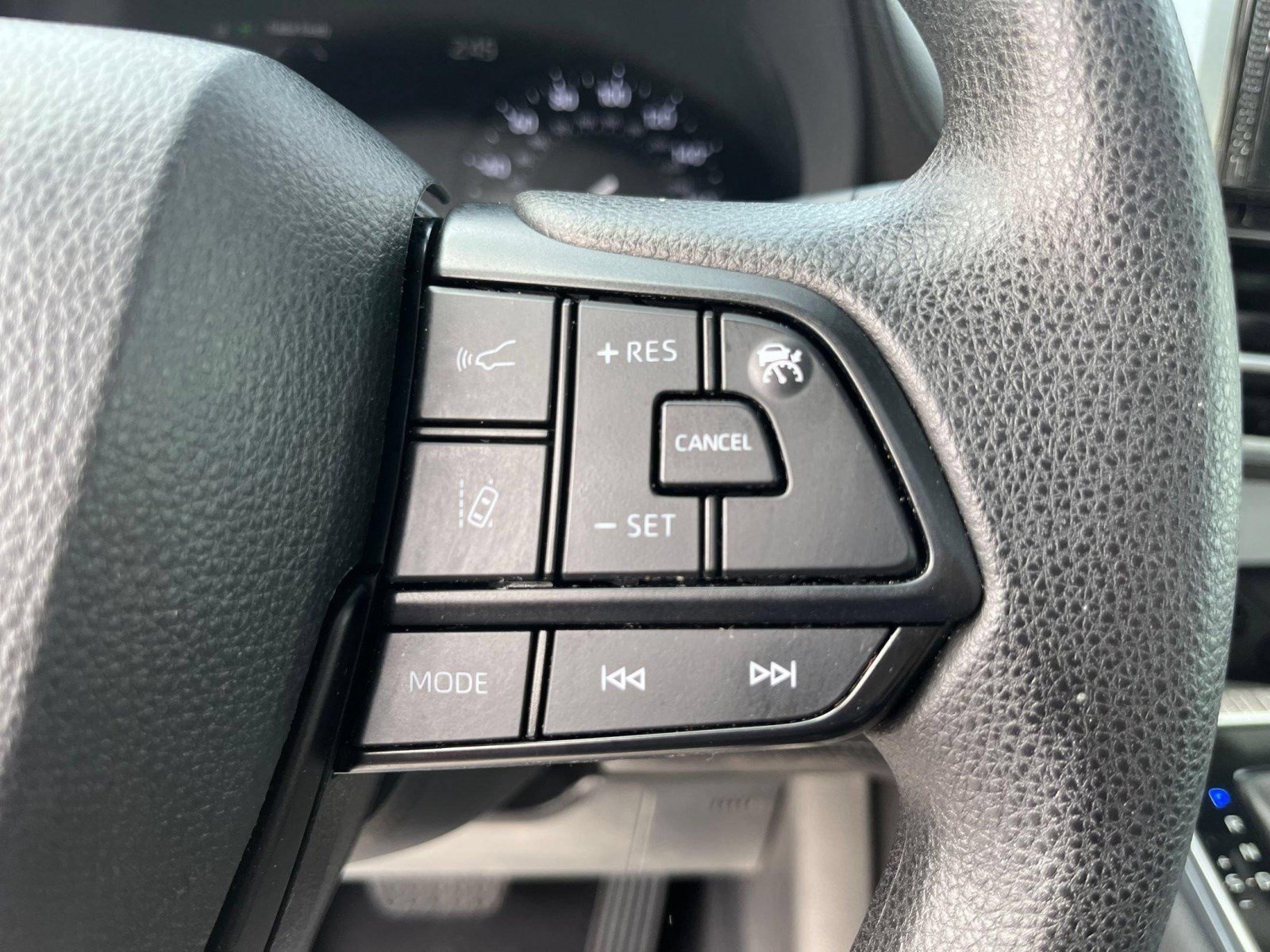 Used 2025 Toyota Sienna LE w/ LE Plus Package AWD/4WD image 19
