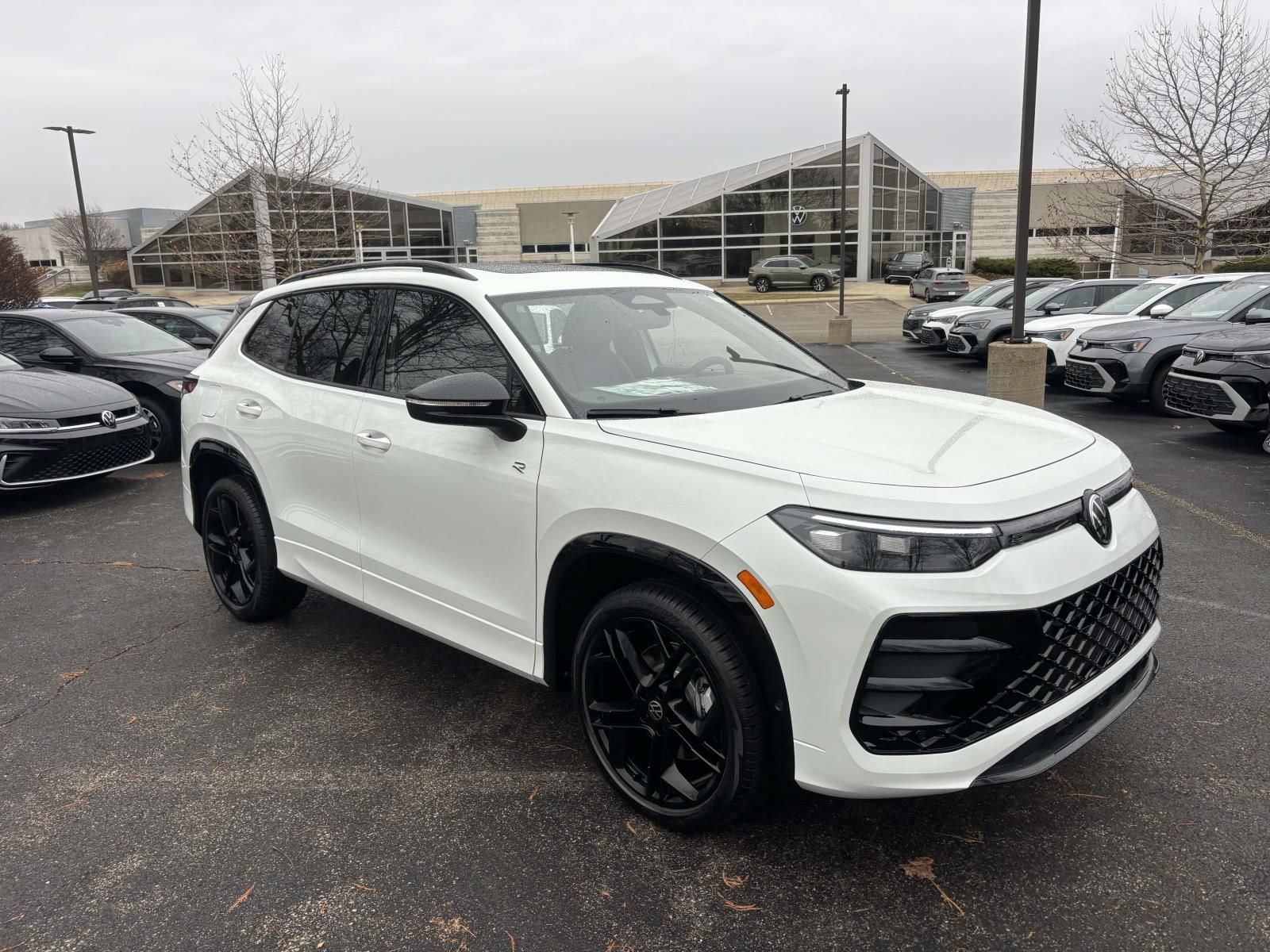 New 2026 Volkswagen Tiguan SE R-Line AWD/4WD image 1