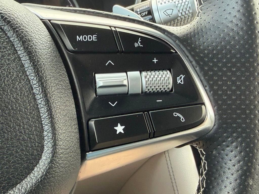 Used 2025 Genesis G70 2.5T image 18