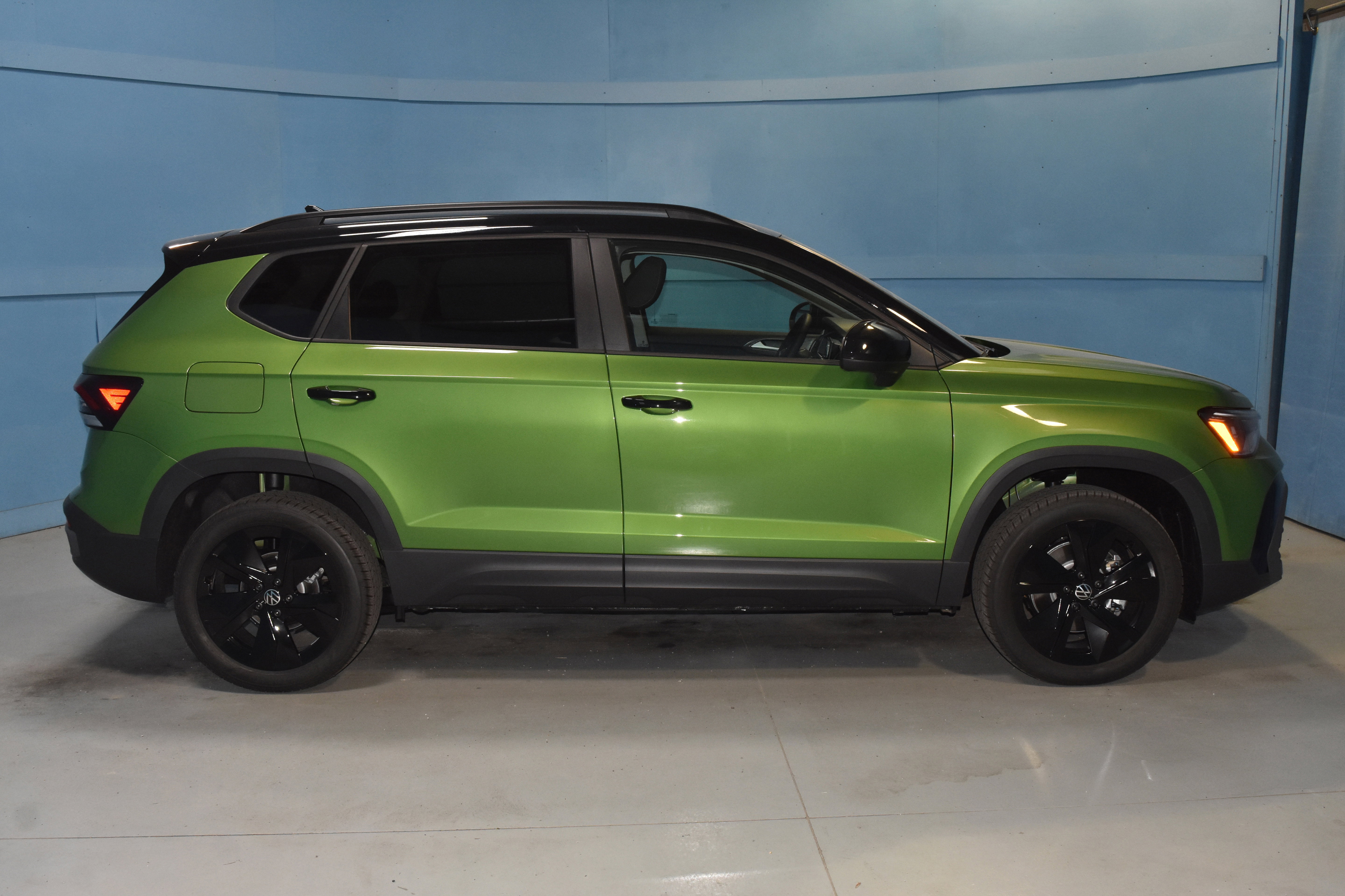 New 2026 Volkswagen Taos SE FWD image 17
