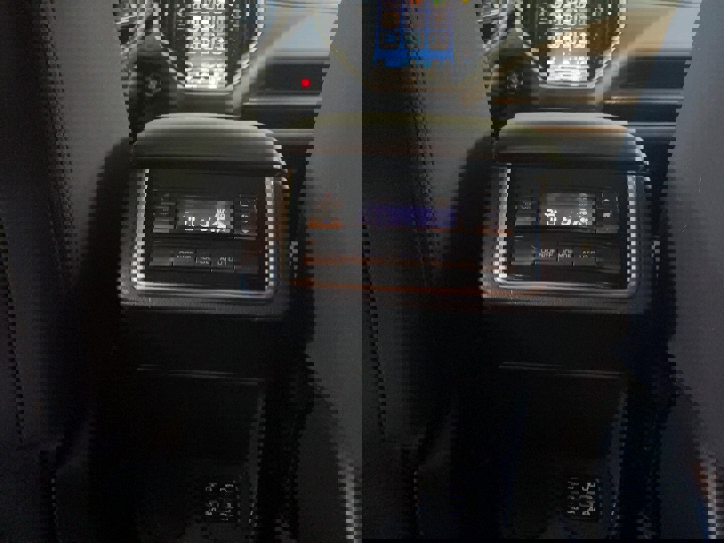 Used 2023 Subaru Ascent Premium w/ Convenience Package image 6