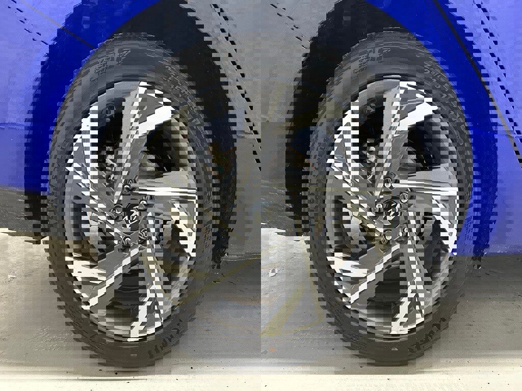 Used 2025 Hyundai Elantra SEL w/ Cargo Package image 63