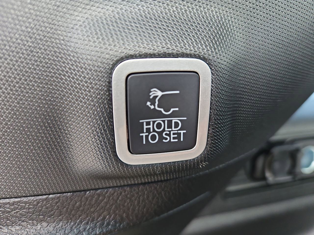 New 2025 Jeep Grand Cherokee Limited w/ Luxury Tech Group II image 12