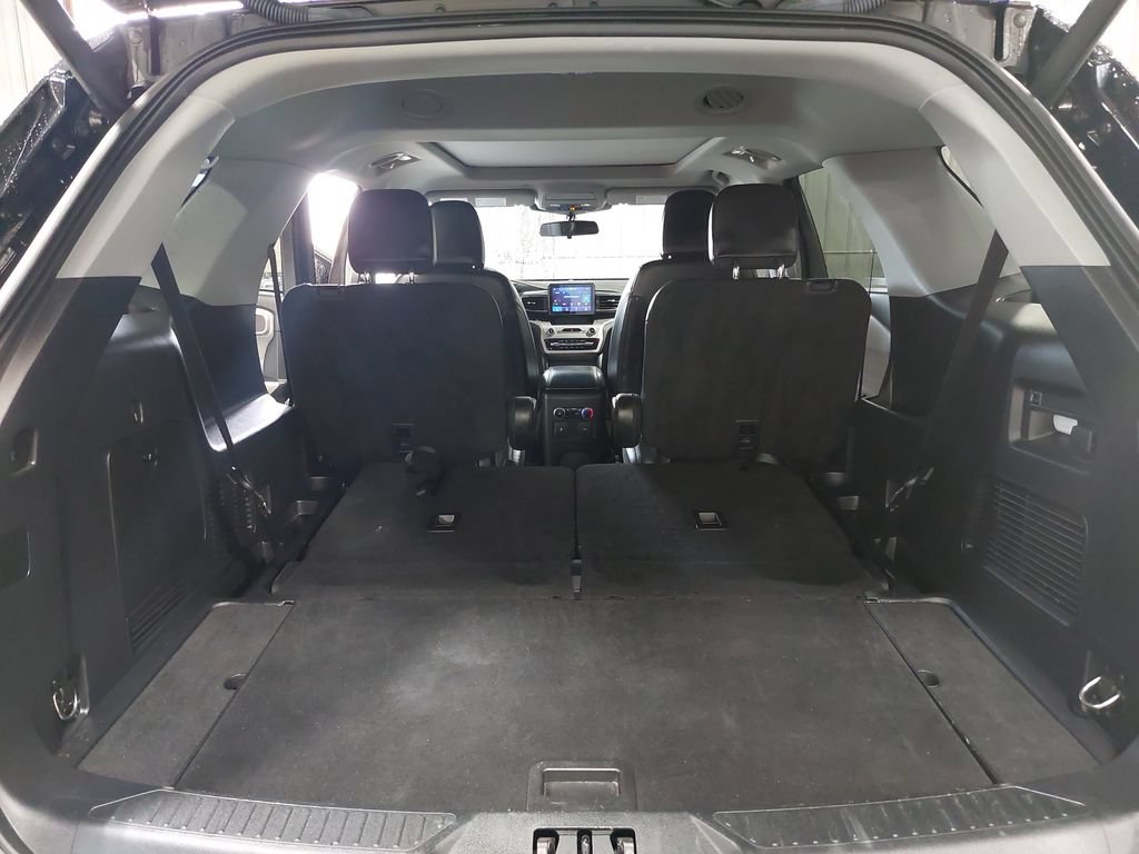Used 2022 Ford Explorer XLT w/ Equipment Group 202A AWD/4WD image 13