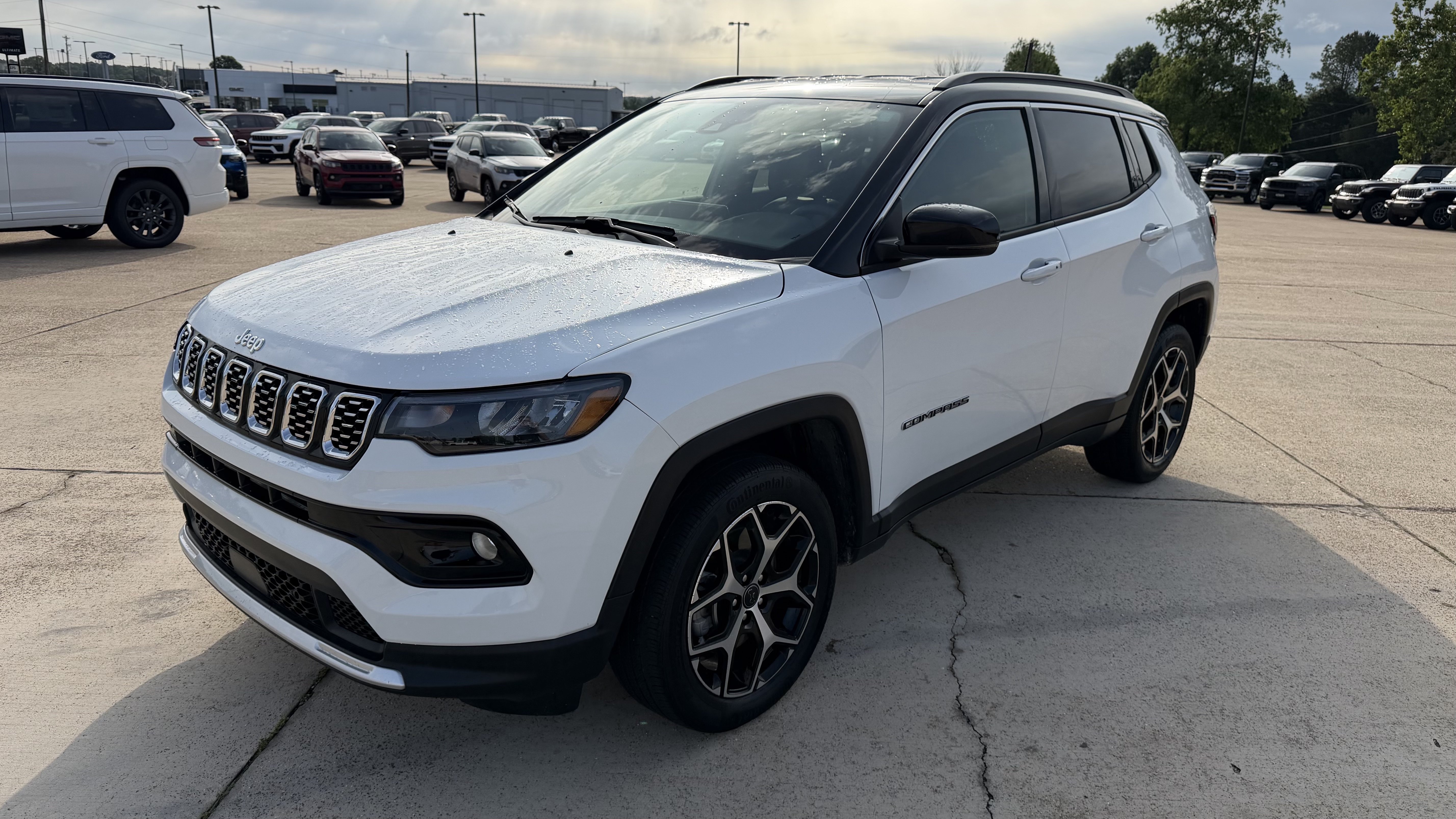 Used 2025 Jeep Compass Limited AWD/4WD image 2