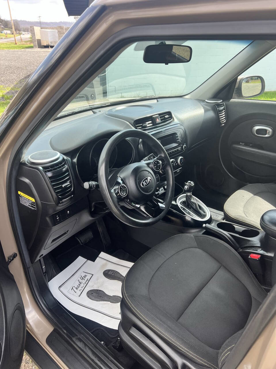 Used 2014 Kia Soul + FWD image 10