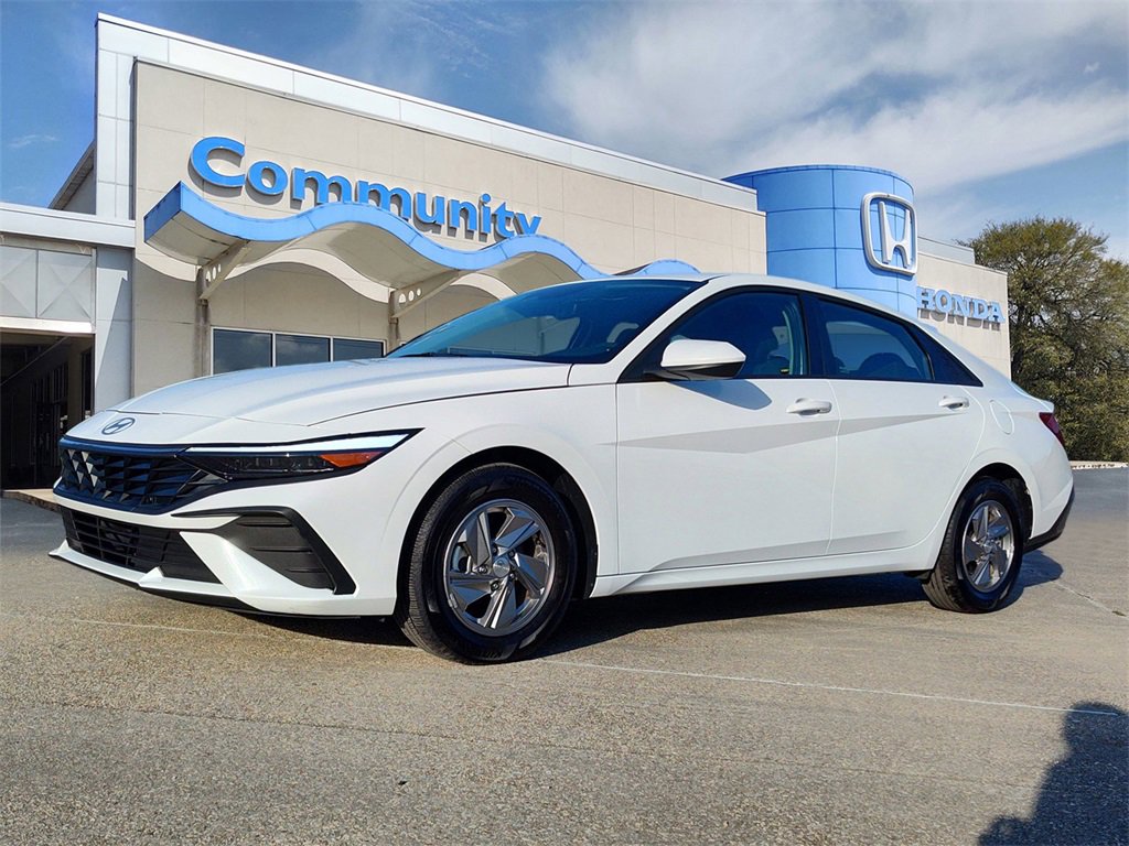 Used 2025 Hyundai Elantra SE