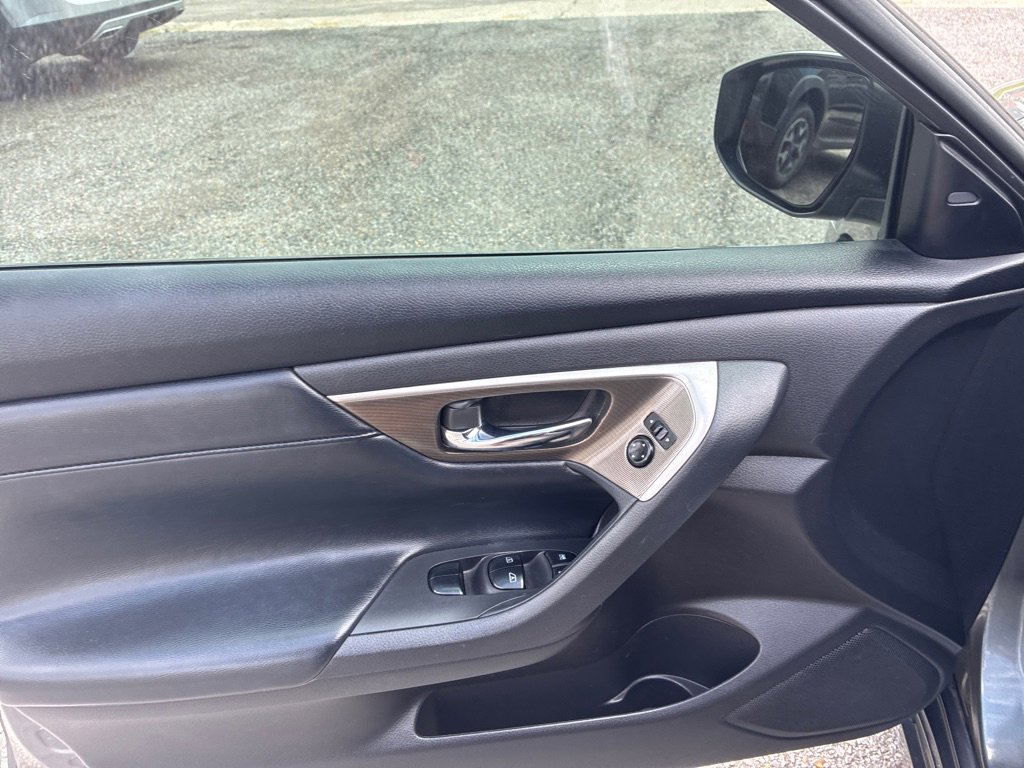 Used 2014 Nissan Altima 2.5 SL w/ Technology Package FWD image 7