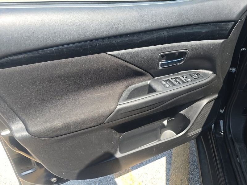 Used 2020 Mitsubishi Outlander ES FWD image 17