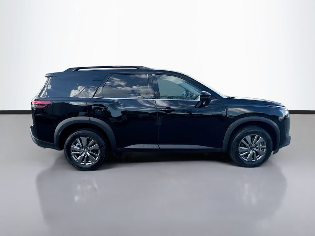 Used 2025 Nissan Pathfinder SV FWD image 9