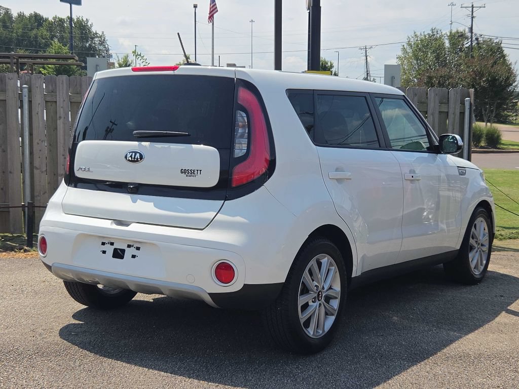 Used 2019 Kia Soul + w/ Primo Package FWD image 2