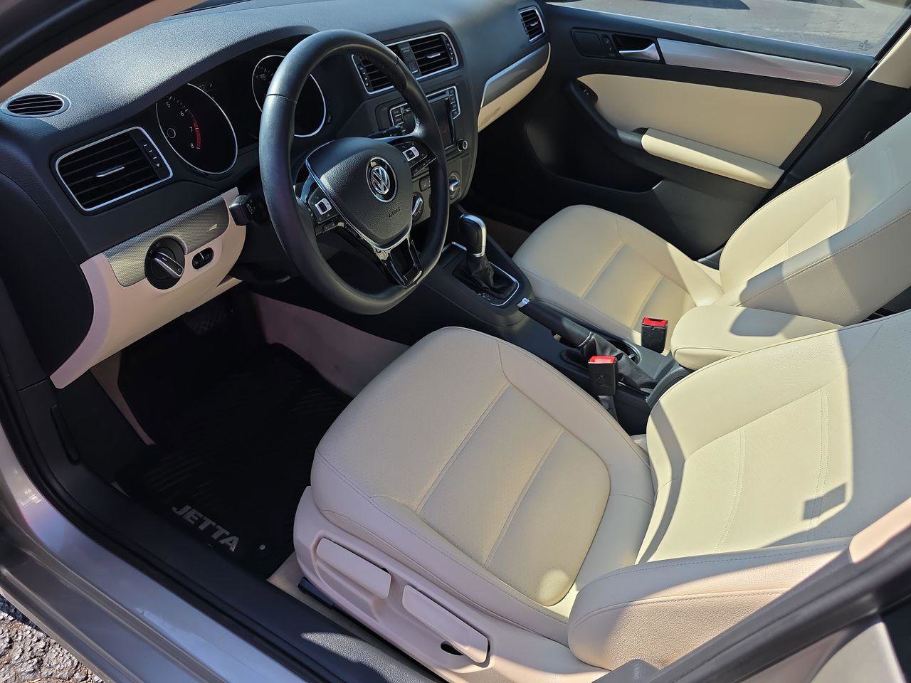 Used 2016 Volkswagen Jetta SE FWD image 4