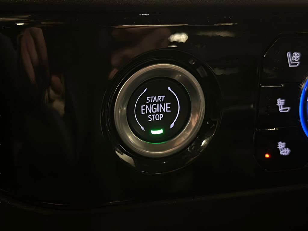 Certified 2022 GMC Sierra 1500 SLT w/ SLT Convenience Package image 32