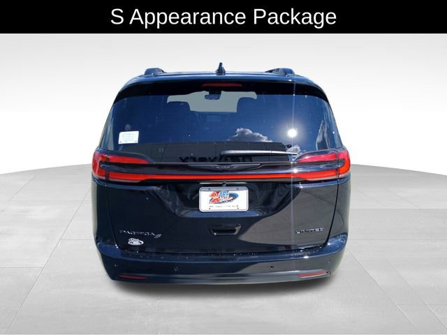 New 2026 Chrysler Pacifica Limited image 5