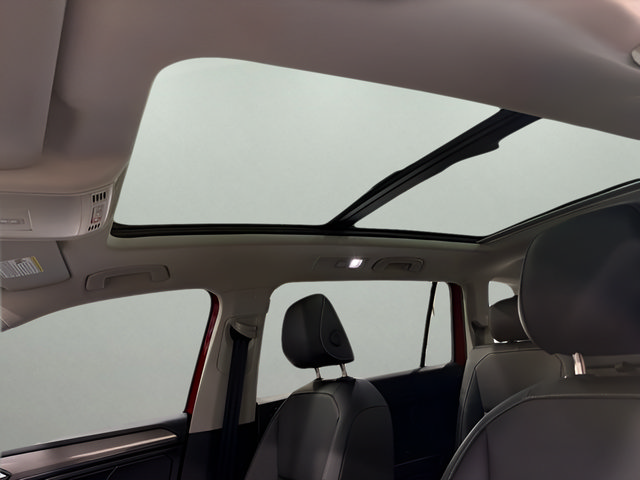 Used 2023 Volkswagen Tiguan SE w/ Panoramic Sunroof Package FWD image 25