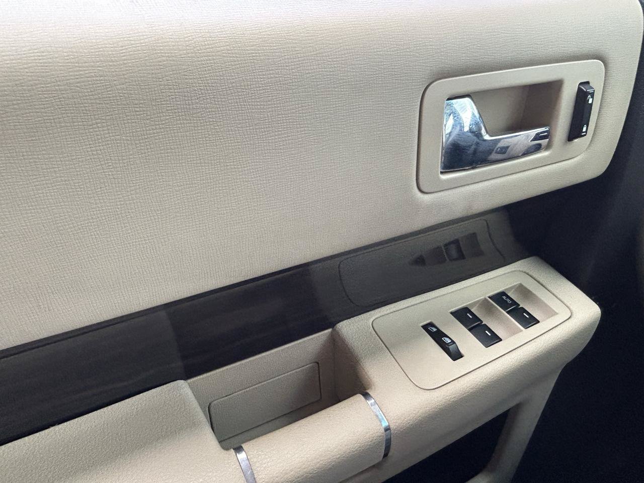 Used 2013 Ford Flex SEL FWD image 28