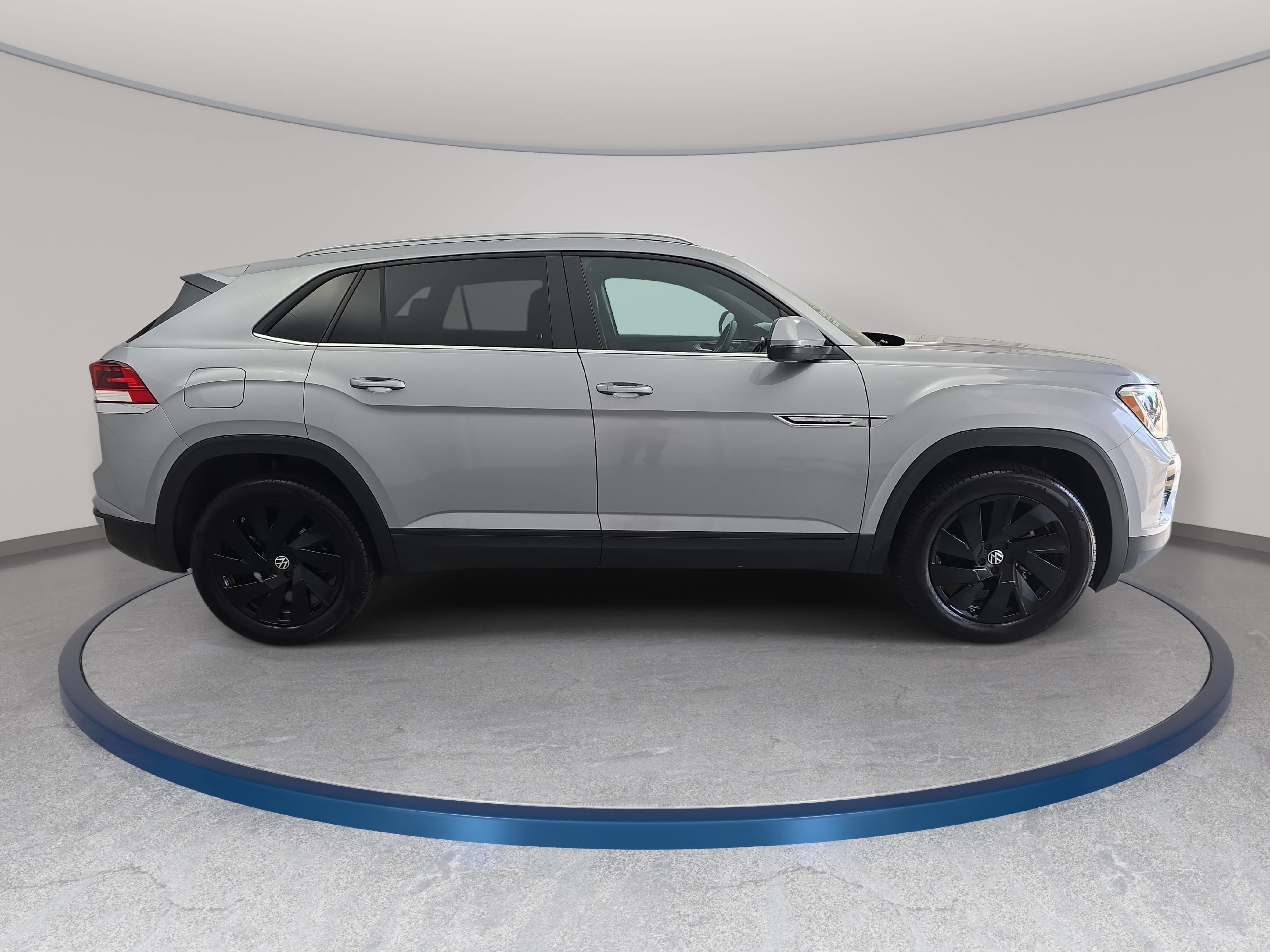 Certified 2025 Volkswagen Atlas Cross Sport SE w/ Panoramic Sunroof Package FWD image 4