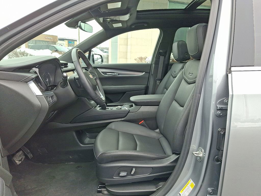 Certified 2025 Cadillac XT6 Luxury image 15
