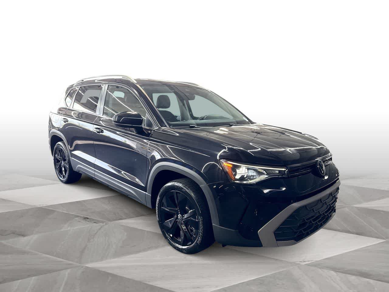 Used 2025 Volkswagen Taos SE w/ Panoramic Sunroof Package FWD image 2