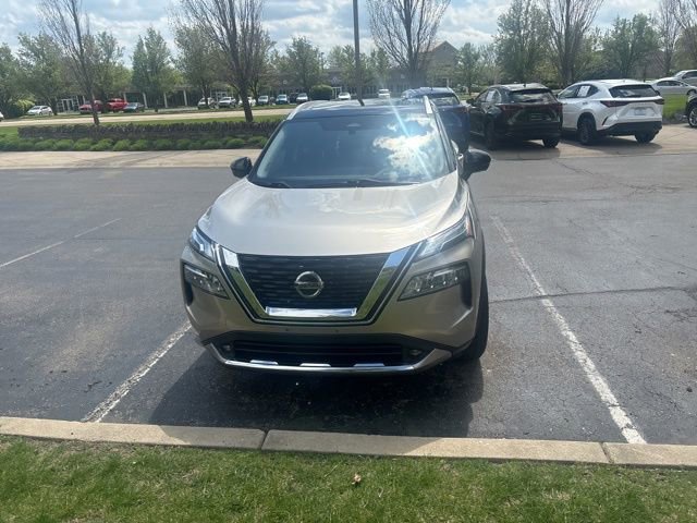 Used 2021 Nissan Rogue Platinum image 3